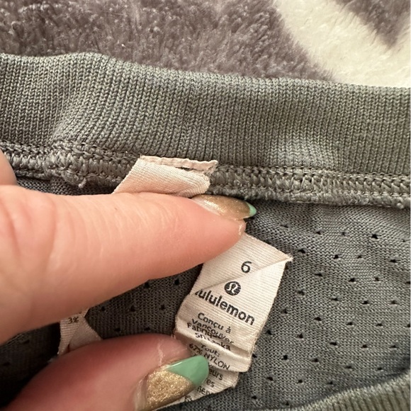 Lululemon tank🍋 - Picture 9 of 9